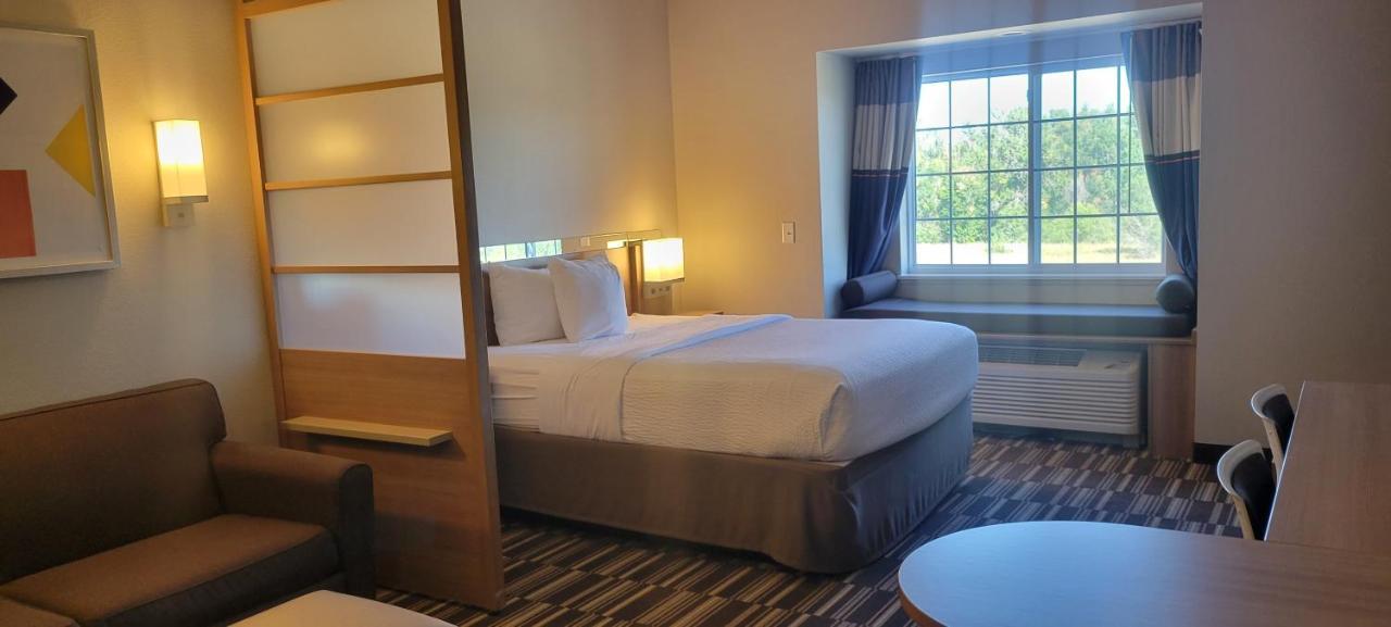 Microtel Inn & Suites By Wyndham Fountain Fort Carson Exterior photo