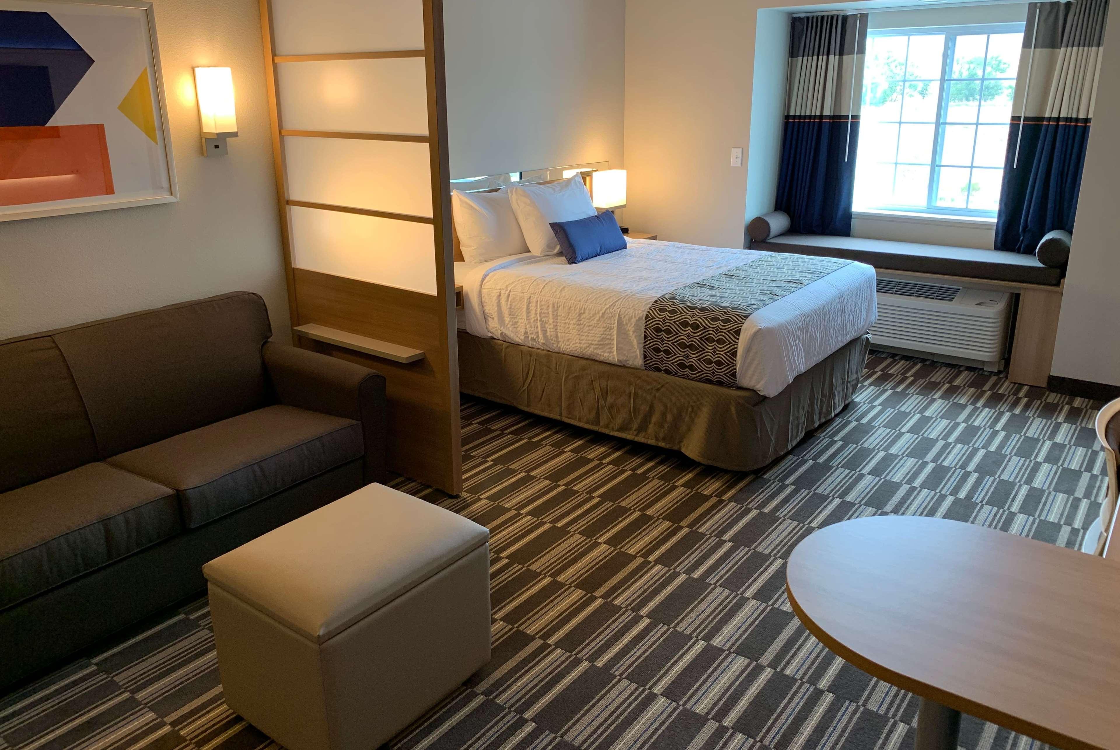 Microtel Inn & Suites By Wyndham Fountain Fort Carson Exterior photo